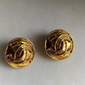 Host pick Authentic Vintage Chanel gold plated Clip on earrings